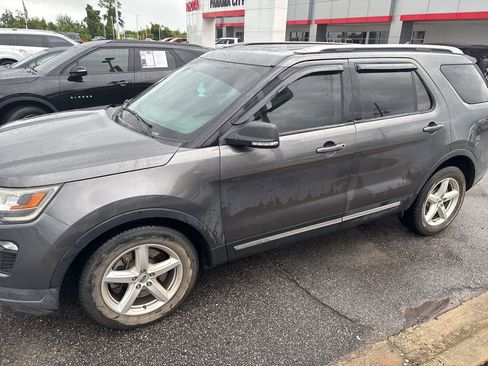 Used 2019 Ford Explorer XLT w/ Equipment Group 201A FWD image 5