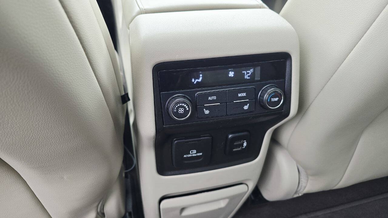 Used 2017 GMC Acadia Denali w/ Technology Package FWD image 18
