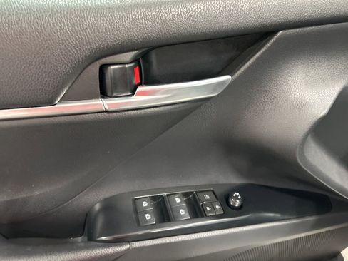 Used 2018 Toyota Camry SE image 12