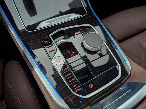 Used 2025 BMW X5 xDrive40i image 9