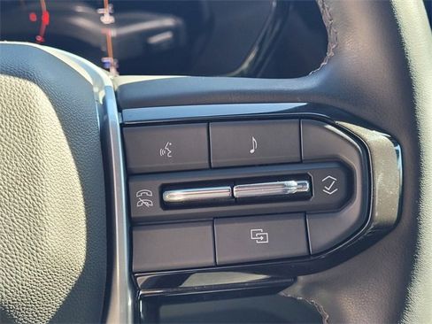 Used 2023 Chevrolet Colorado LT image 15