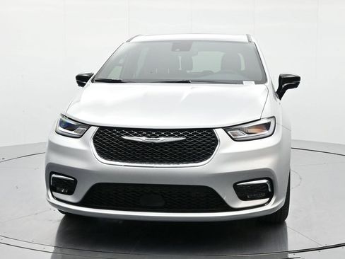 New 2026 Chrysler Pacifica Select image 2