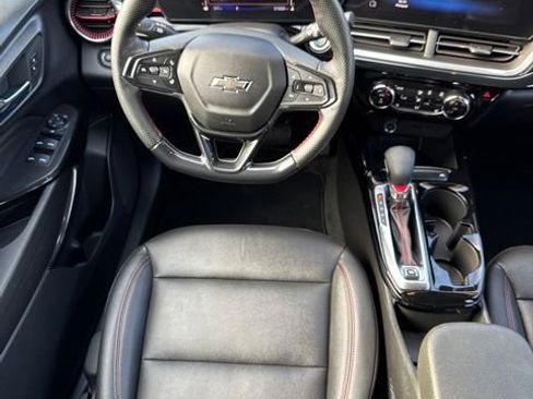 Used 2024 Chevrolet Trax RS FWD image 32