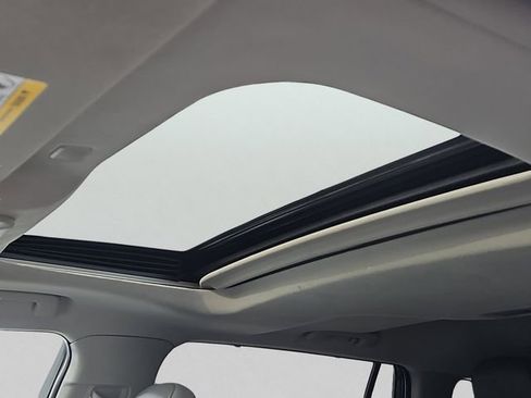 Used 2022 Toyota Highlander XLE image 15