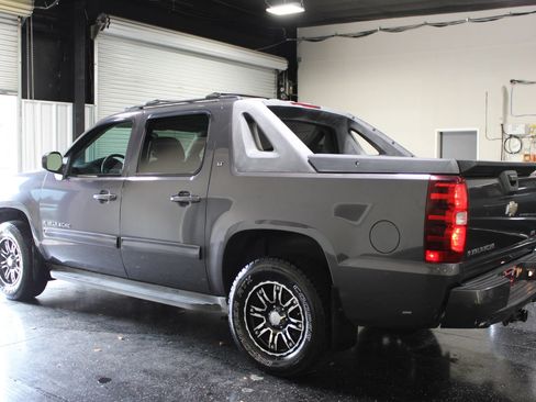 Used 2010 Chevrolet Avalanche LT w/ Luxury Package RWD image 6