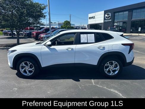 Used 2024 Chevrolet Trax LS w/ LS Convenience Package FWD image 2