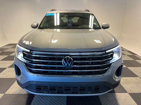 Certified 2025 Volkswagen Atlas SE FWD image 2