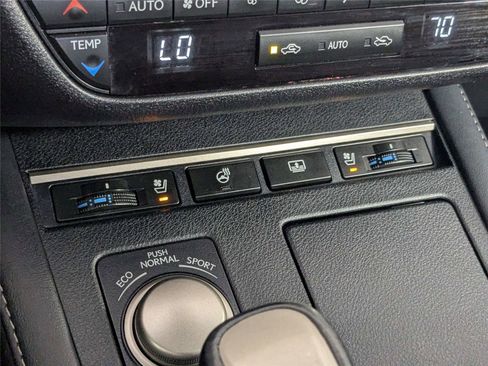 Used 2016 Lexus ES 350 w/ Luxury Package w/Wood Trim image 20