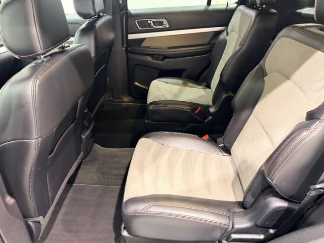 Used 2017 Ford Explorer XLT w/ Equipment Group 202A AWD/4WD image 23