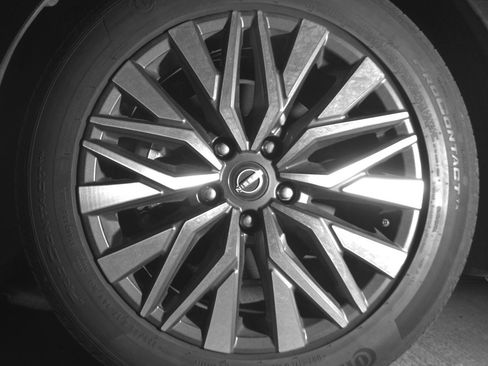 Used 2025 Nissan Altima 2.5 SV FWD image 12