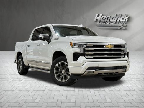 Used 2023 Chevrolet Silverado 1500 High Country w/ Technology Package AWD/4WD image 2