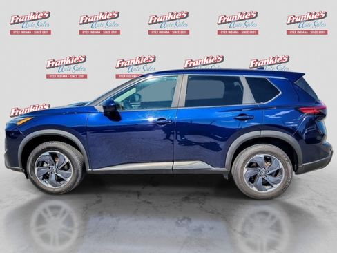Used 2024 Nissan Rogue SV FWD image 2