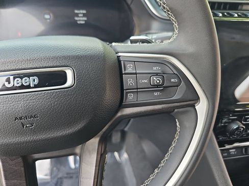 Used 2023 Jeep Grand Cherokee Limited AWD/4WD image 18