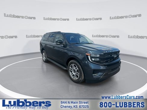Used 2025 Ford Expedition Active AWD/4WD image 2
