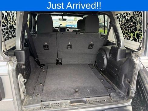 Used 2021 Jeep Wrangler Unlimited Sahara w/ Uconnect 4C Nav & Sound Group image 14