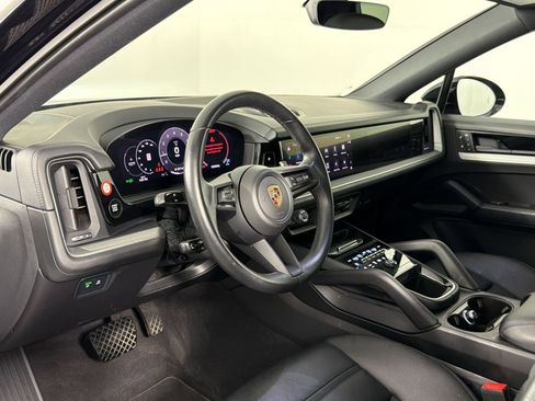 Certified 2024 Porsche Cayenne Coupe AWD/4WD image 4