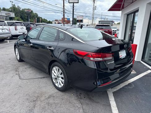 Used 2018 Kia Optima S FWD image 4