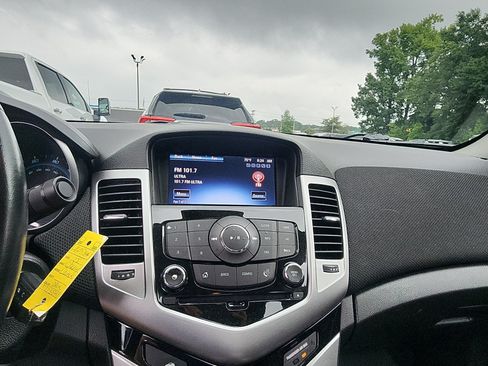 Used 2015 Chevrolet Cruze LT FWD image 13