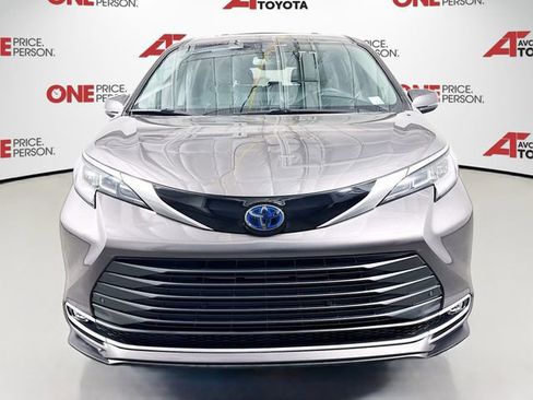 Certified 2024 Toyota Sienna Limited image 2