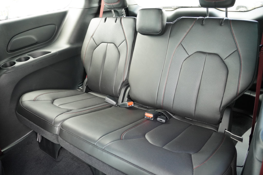 New 2027 Chrysler Pacifica Select AWD/4WD image 11