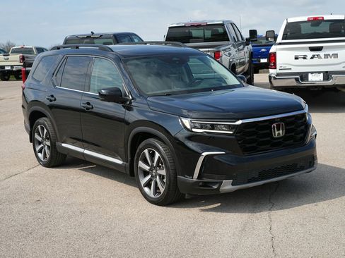 Used 2023 Honda Pilot Elite image 3