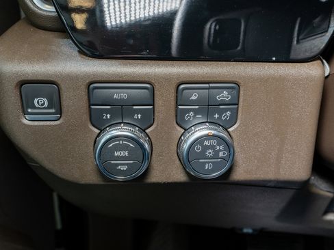 Used 2025 GMC Sierra 1500 SLT image 30