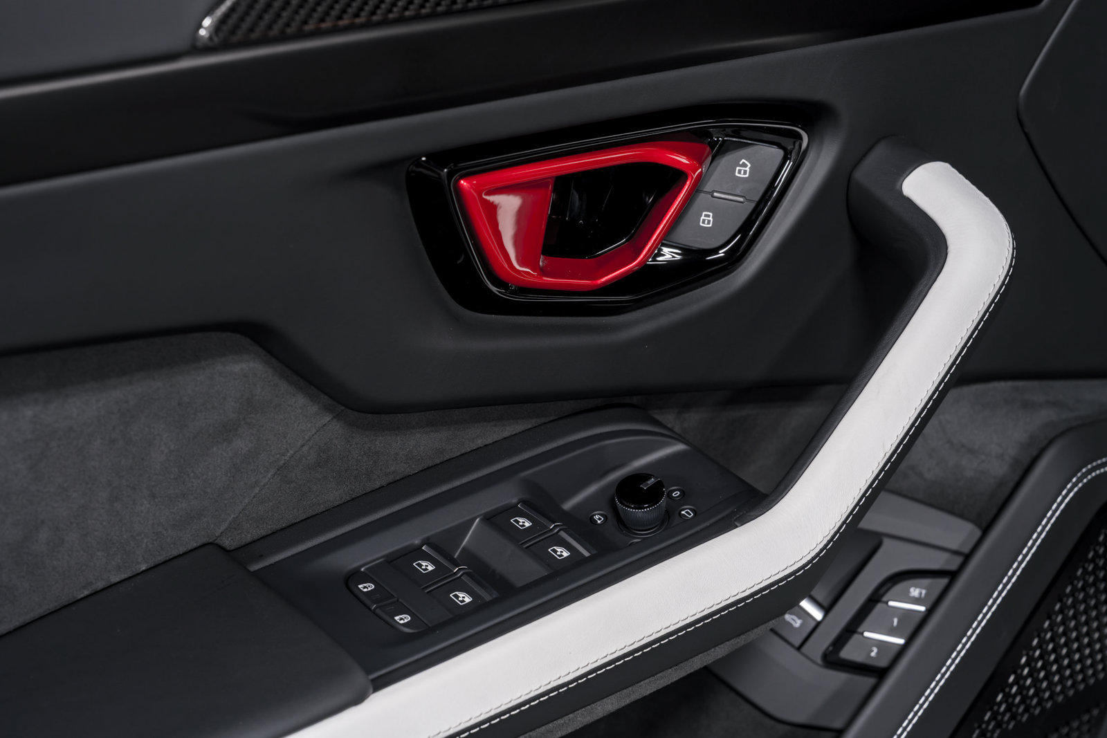 Used 2025 Lamborghini Urus SE AWD/4WD image 10