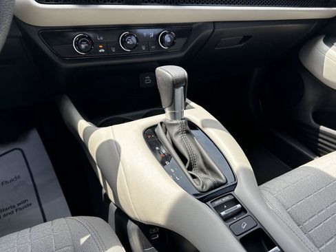 Certified 2024 Honda HR-V LX image 17