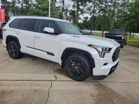 Certified 2024 Toyota Sequoia Platinum AWD/4WD image 9