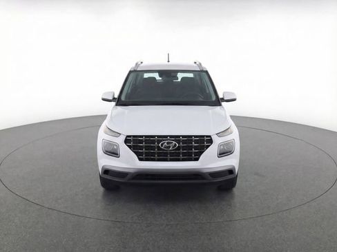 Used 2024 Hyundai Venue Limited image 5