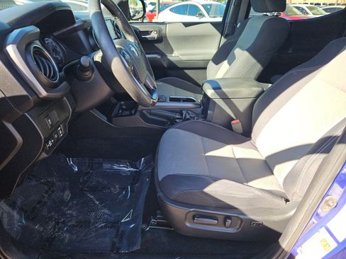 Used 2022 Toyota Tacoma TRD Off-Road image 18