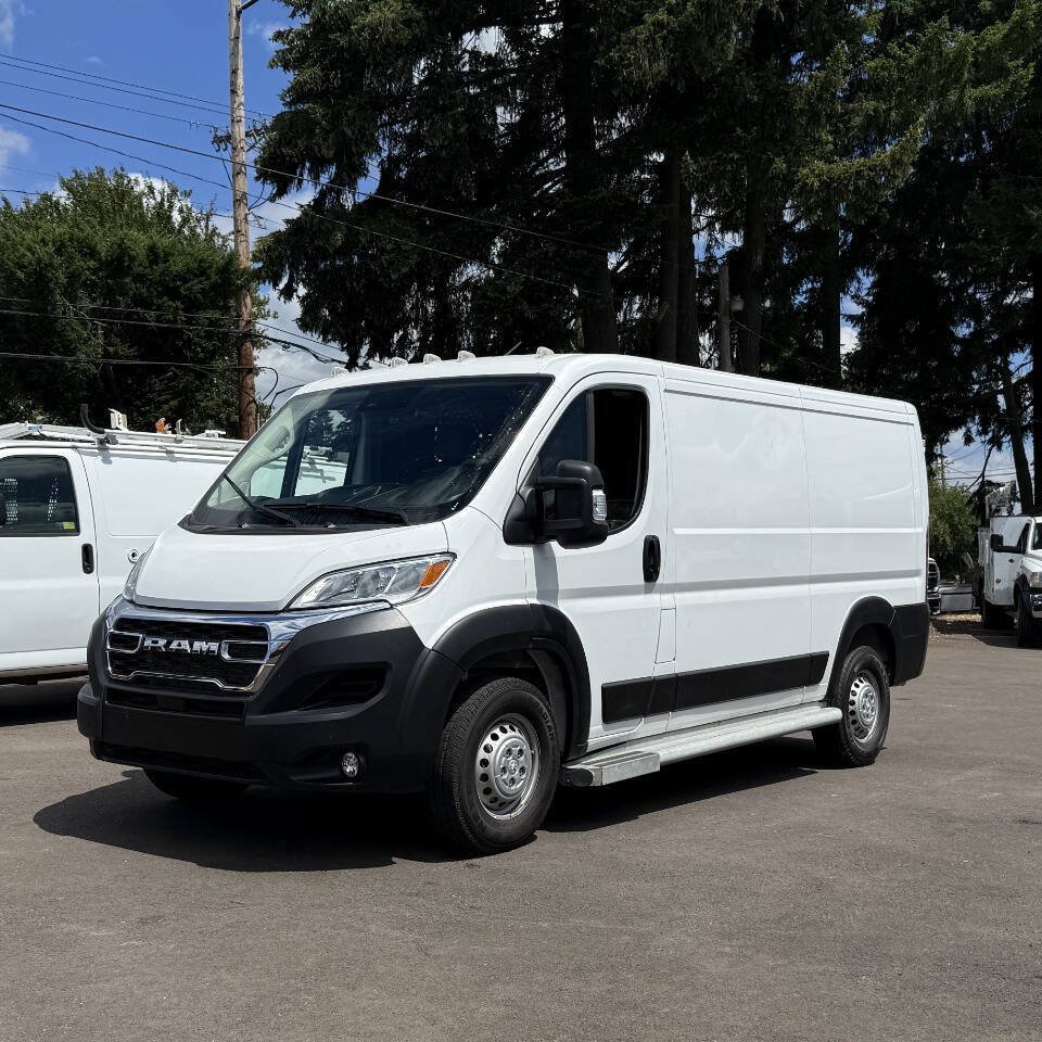 Used 2025 RAM ProMaster 2500 w/ U-Haul Equipment Group FWD image 2