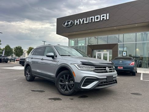 Used 2024 Volkswagen Tiguan SE w/ MDO Package, Three-Row FWD image 1