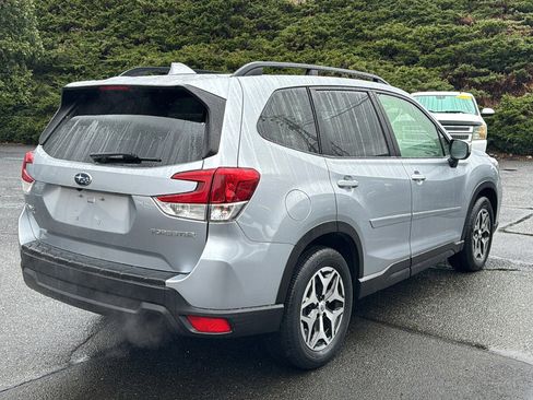 Used 2019 Subaru Forester Premium w/ All-Weather Package image 9
