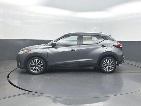 Used 2023 Nissan Kicks SV FWD image 3