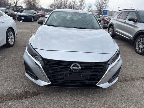 Used 2024 Nissan Altima 2.5 SV image 4