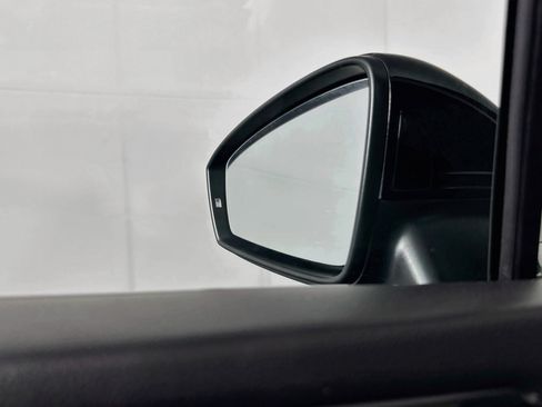 Used 2024 Volkswagen Tiguan SE AWD/4WD image 16