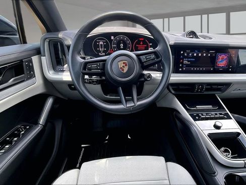 Used 2024 Porsche Cayenne Coupe AWD/4WD image 5