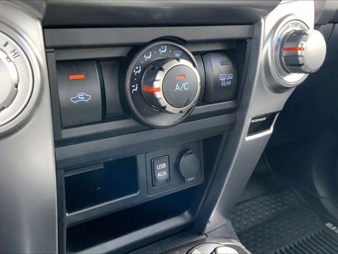 Used 2018 Toyota 4Runner SR5 Premium AWD/4WD image 32
