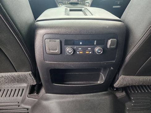 Used 2019 GMC Yukon SLT image 26