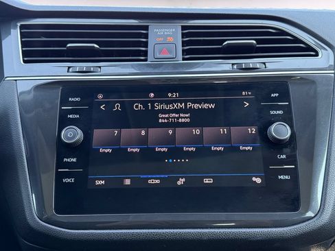 Used 2023 Volkswagen Tiguan SE w/ Panoramic Sunroof Package FWD image 14
