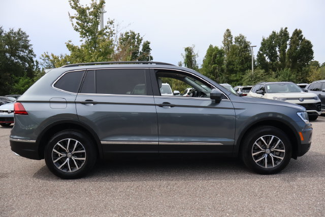 Certified 2020 Volkswagen Tiguan SE w/ Panoramic Sunroof Package AWD/4WD image 10