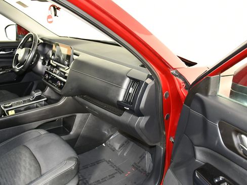 Used 2022 Nissan Pathfinder SV image 39