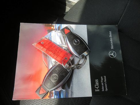Used 2014 Mercedes-Benz E 550 4MATIC Sedan image 37