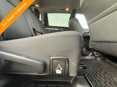 Used 2017 Toyota Highlander LE AWD/4WD image 23