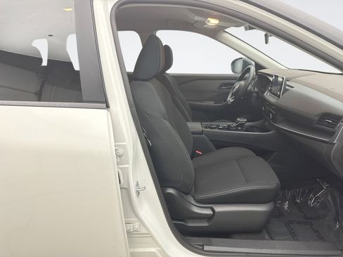 Used 2023 Nissan Rogue S image 16