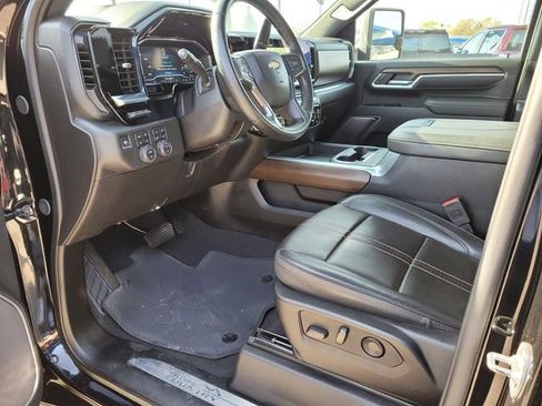 Used 2025 Chevrolet Silverado 2500 High Country w/ High Country Premium Package image 2