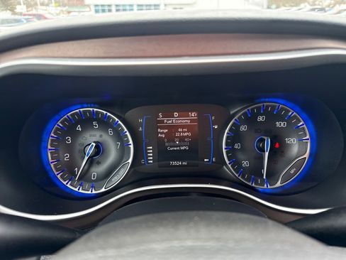 Used 2022 Chrysler Voyager LX image 27