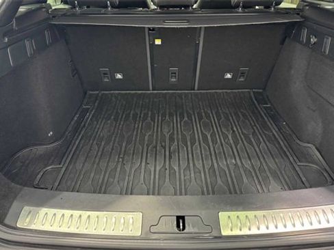 Used 2019 Land Rover Range Rover Velar R-Dynamic SE image 36
