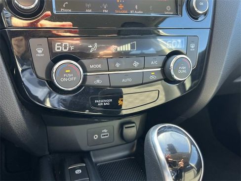 Used 2022 Nissan Rogue Sport SV w/ Technology Package image 34